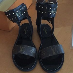 LV sandals size 38